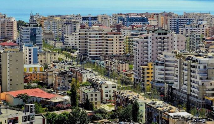 FMN ul parashikimin për rritjen ekonomike të Shqipërisë, pret shtrenjtim çmimesh